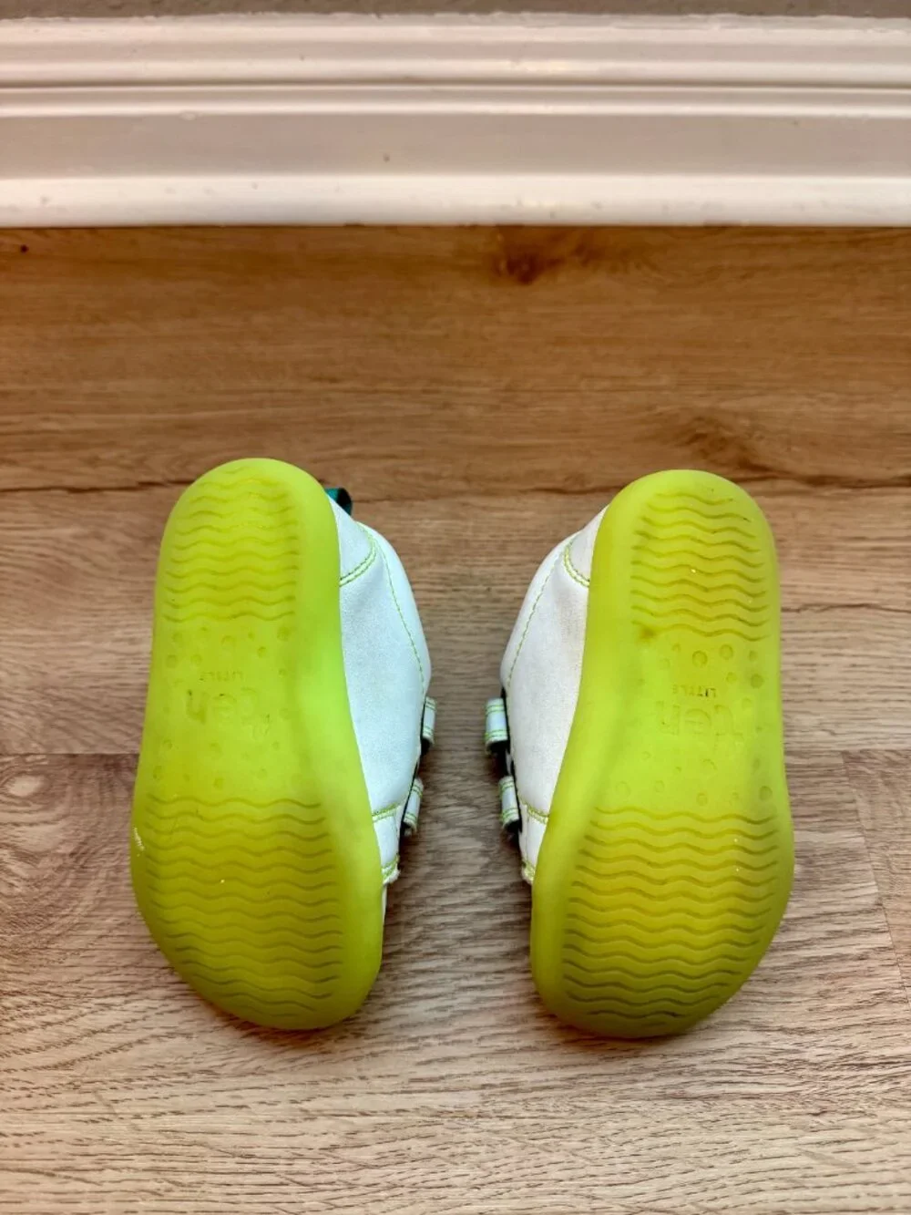 Ten Little Everyday Original, White with Glow in the Dark Soles, Size Toddler 7